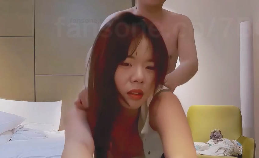 长腿美人妻背后偷情